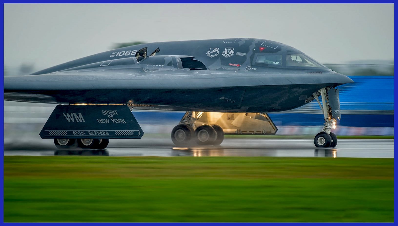 Hesja Air-Art Photography / Heavy rainy day during the Air Tattoo arrivals at Fairford (Rhymes Farm).